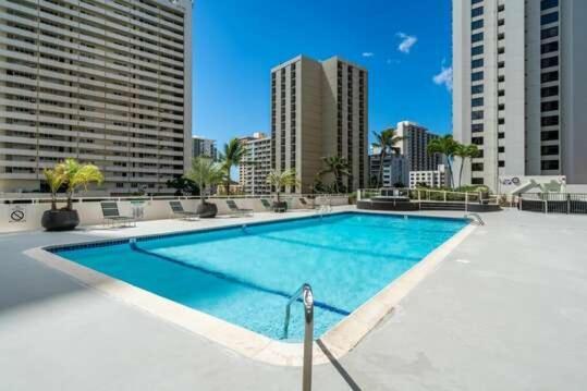 Deluxe 32nd Floor Condo - Gorgeous Ocean Views, Free Wifi&Parking! Honolulu Buitenkant foto