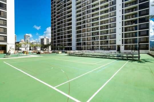 Deluxe 32nd Floor Condo - Gorgeous Ocean Views, Free Wifi&Parking! Honolulu Buitenkant foto