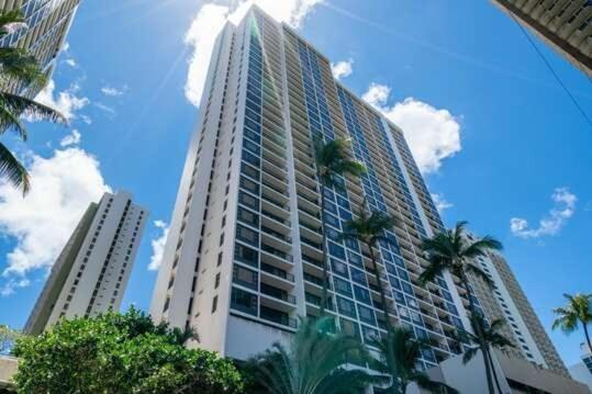 Deluxe 32nd Floor Condo - Gorgeous Ocean Views, Free Wifi&Parking! Honolulu Buitenkant foto